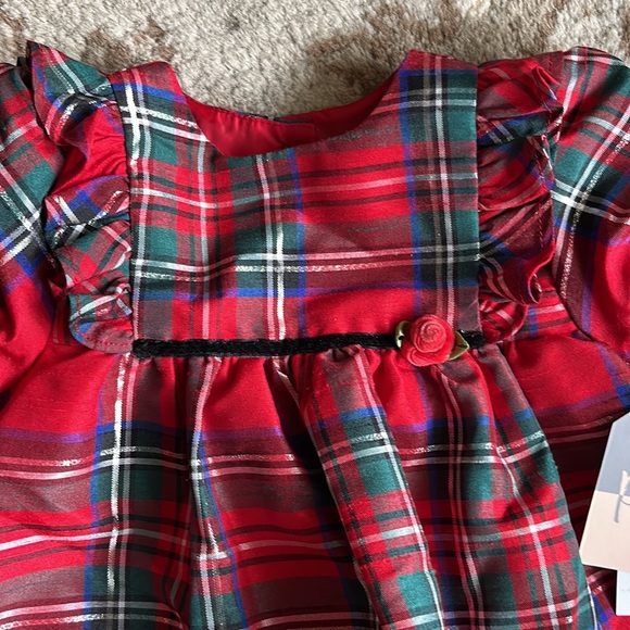 Red green plaid tunic and black leggings - Picture 2 of 4